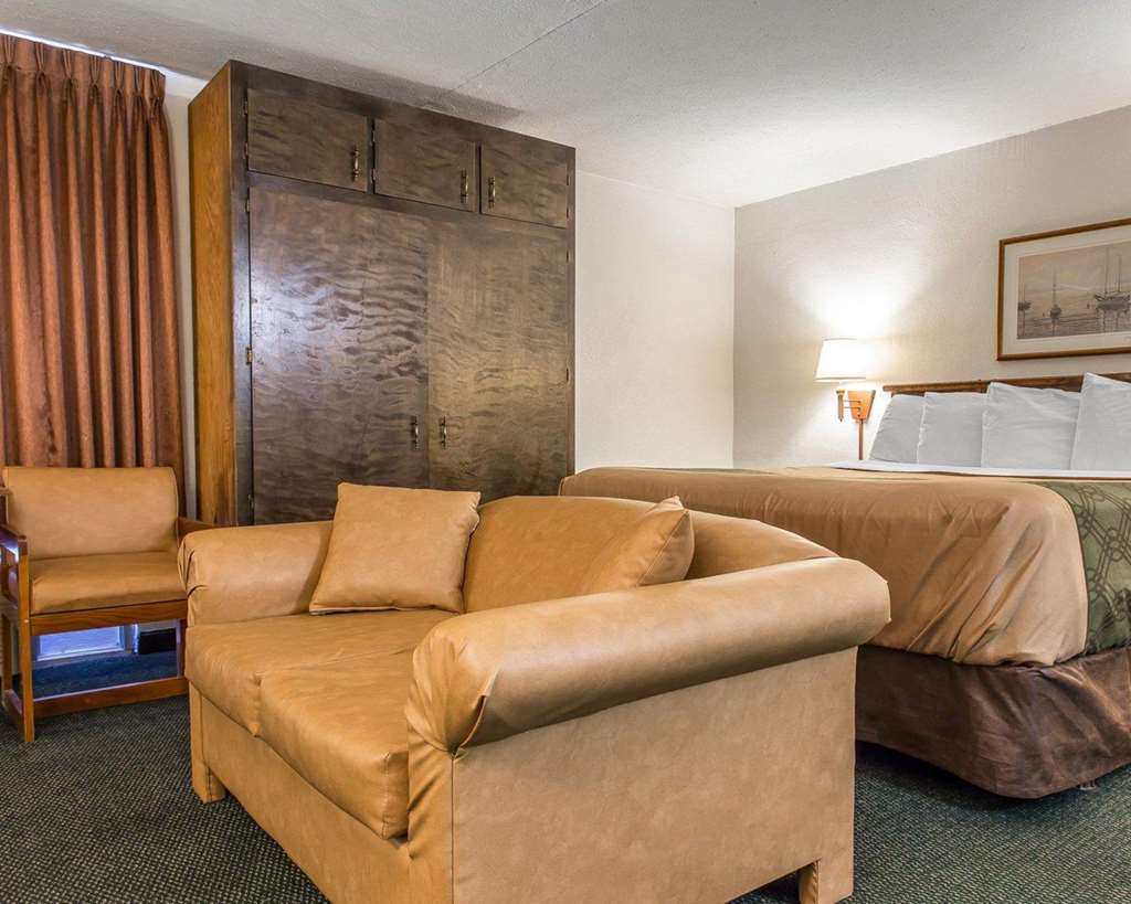 Econo-Lodge Of Conway Room photo